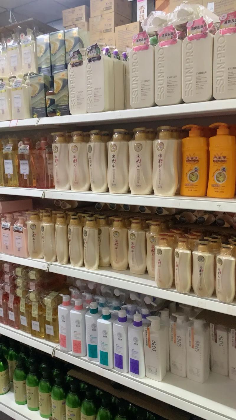 曉航化妝品批發(fā) 誠信經(jīng)營(yíng)，質(zhì)量第一，歡迎新老客戶光臨